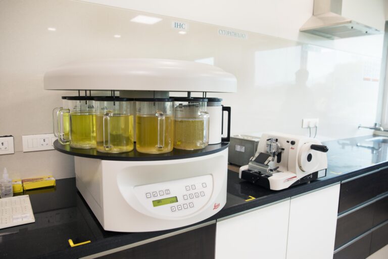 Pathology lab instrument